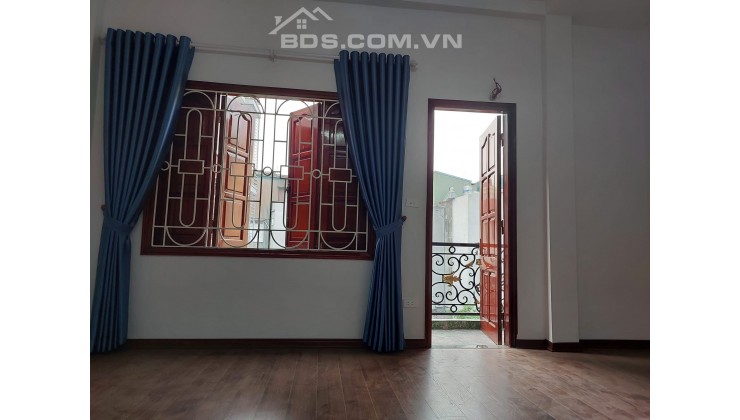 Bán nhà Tam Trinh lô góc 3 mặt thoáng 50 m2, giá 4 tỷ 280, nhà đẹp về ở ngay. Liên hệ: 0961865456